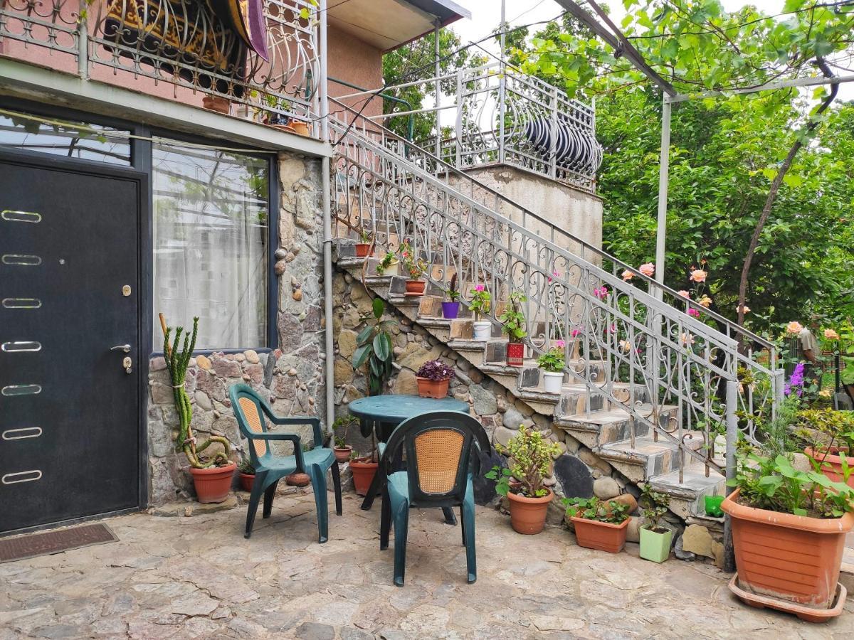 Guesthouse Ttt-1 Tbilisi Exterior foto